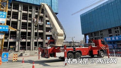 登高消防车视频,登高消防车作业瞬间揭秘
